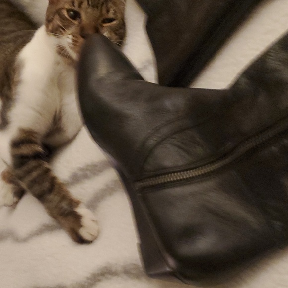 DKNYC BLACK LEATHER BOOTS - Picture 3 of 15